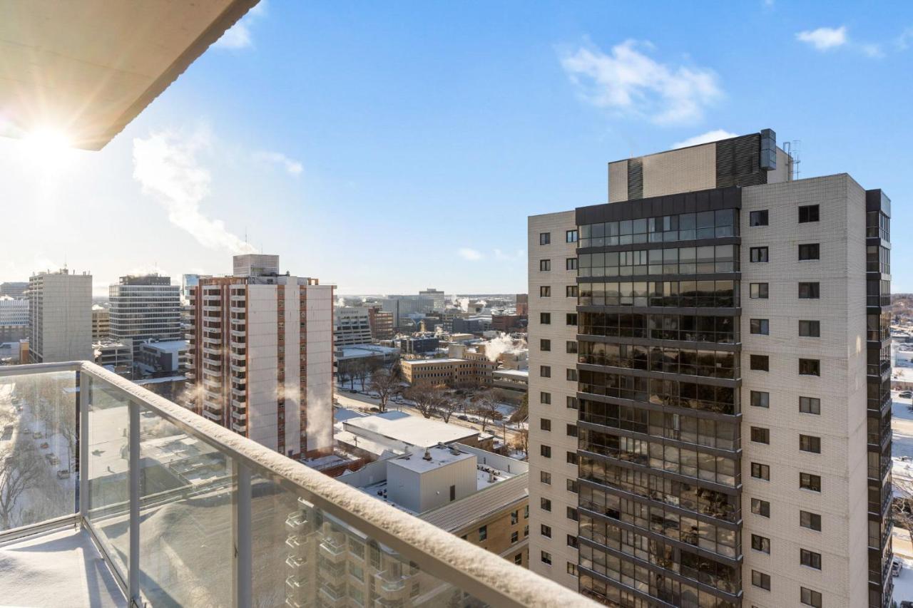 Superb 2 Bedroom Downtown With River View Saskatoon Exterior photo